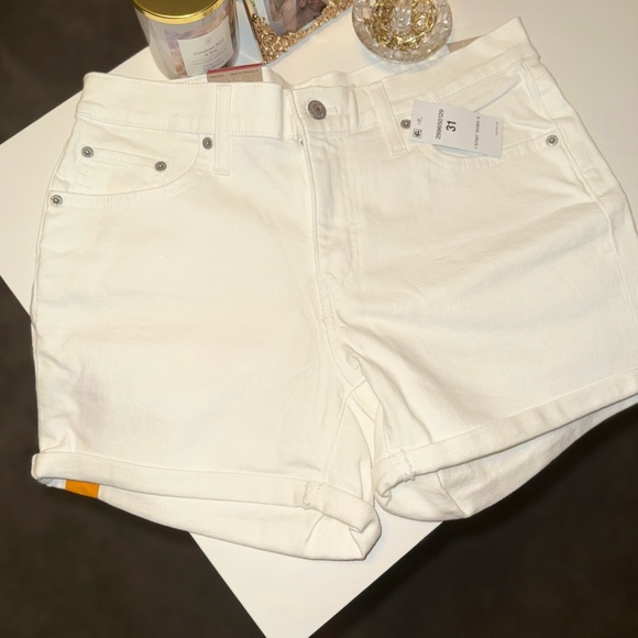 Levi's White Jean Shorts with Raw Hem and Mid-Thigh Length - Picture 3 of 8